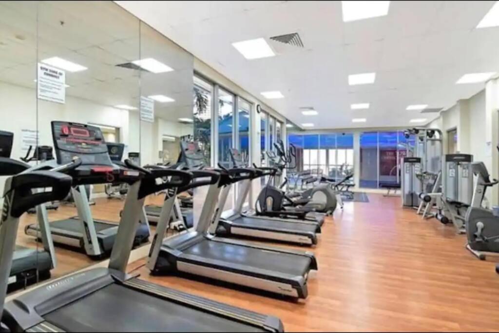 Picturesque Waterviews2br In Chevron Renaissance Apartment *